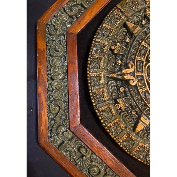 Vtg 18" Aztec Mayan Calendar Wall Art Green Malachite Stone Wood Frame Velvet Ac - Picture 6 of 8